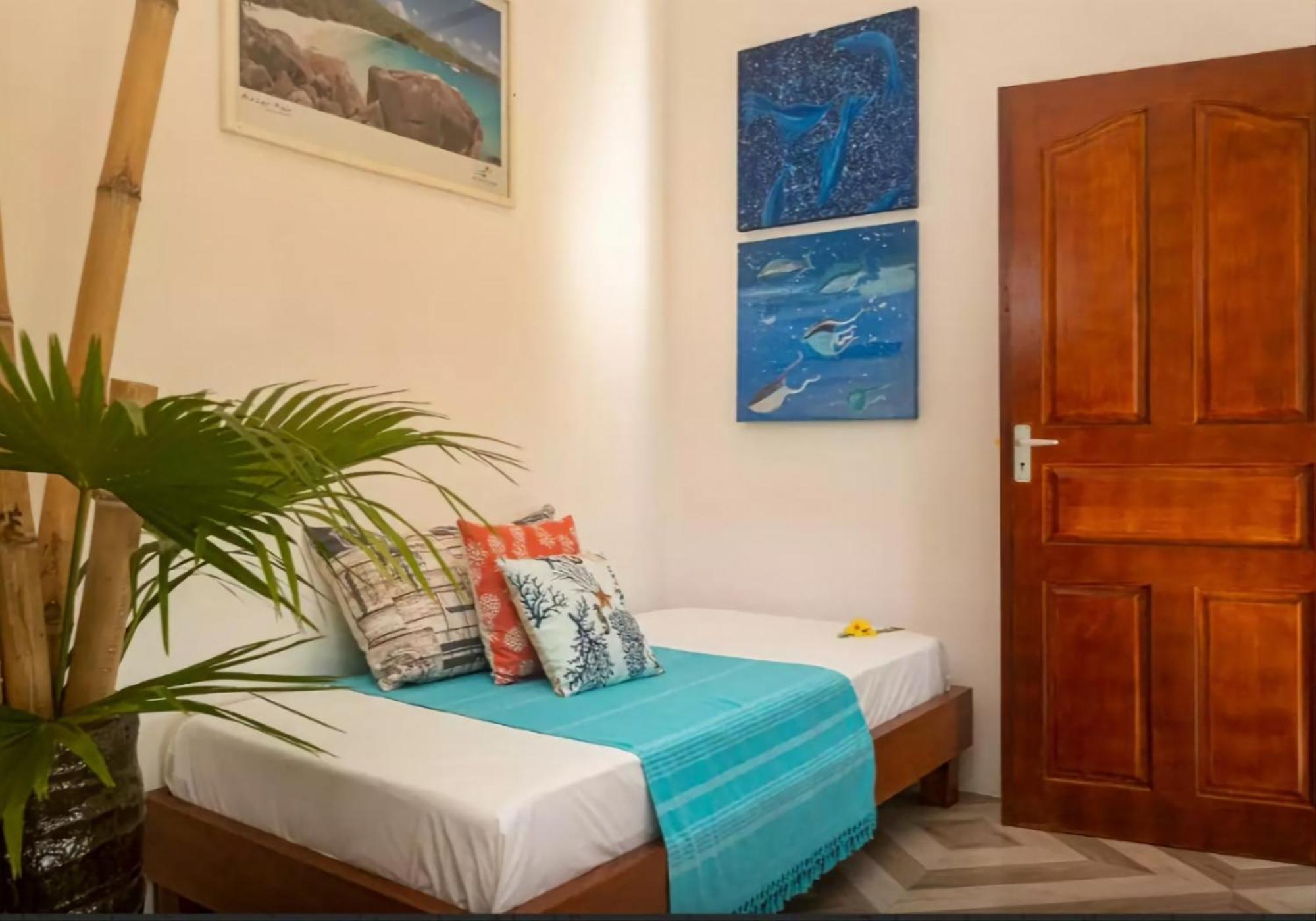 Milles Montagnes Residence Anse Royale Exterior foto
