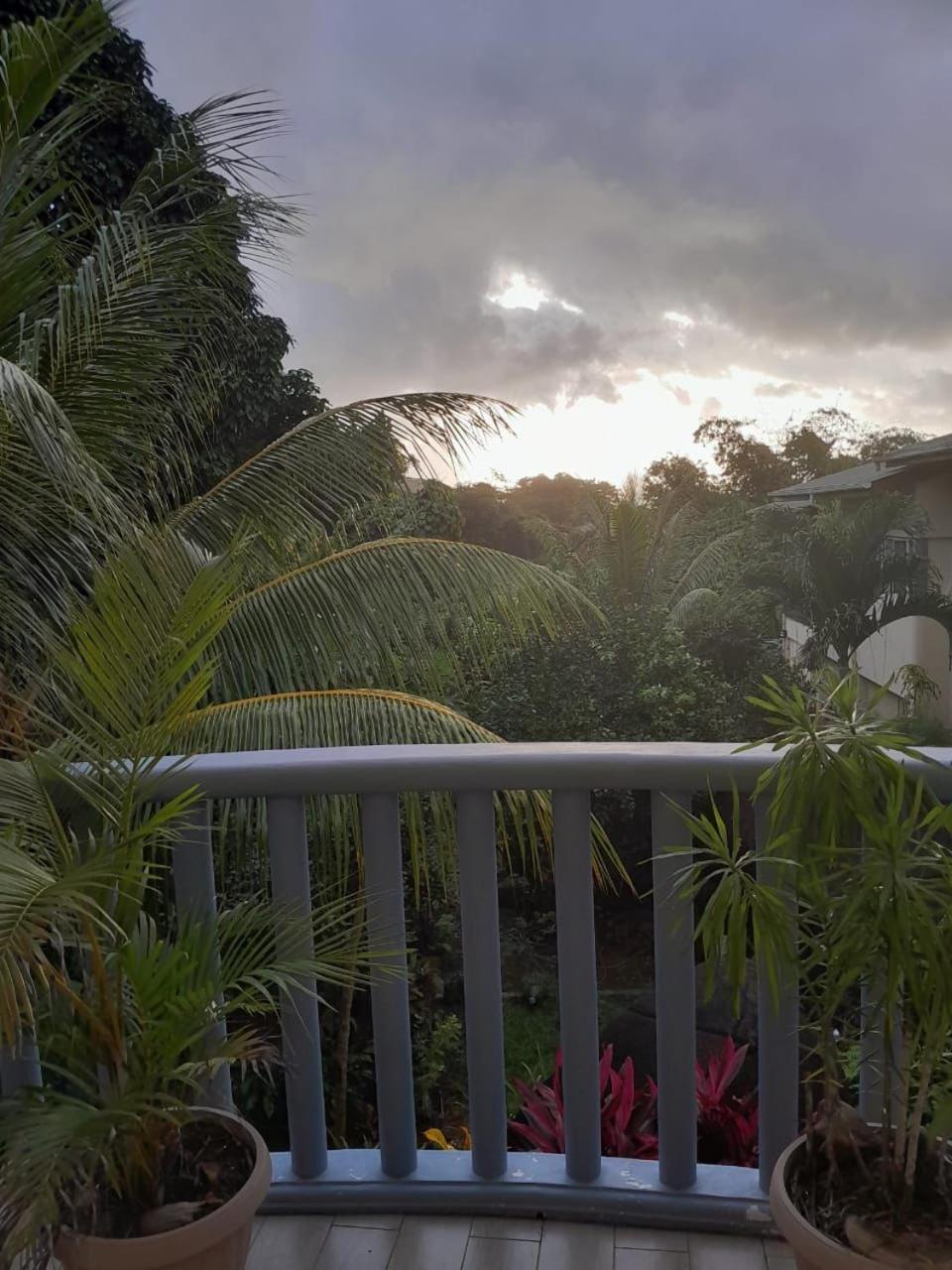 Milles Montagnes Residence Anse Royale Exterior foto